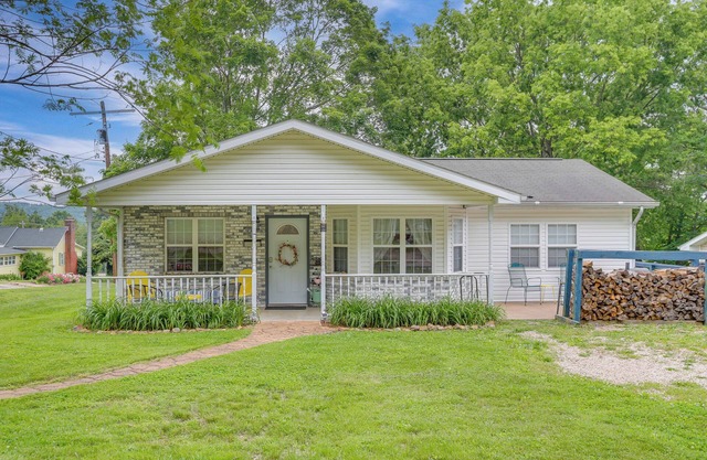 Walk to Dtwn: Ironton Home in Historic District