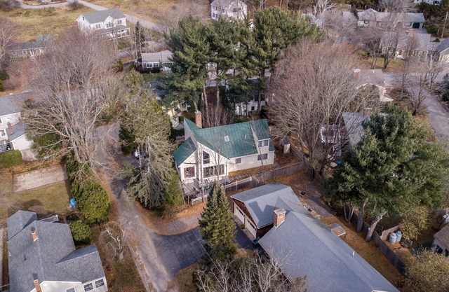 Walk to everything! The Heart of Perkins Cove, steps to Marginal Way Cliff Walk