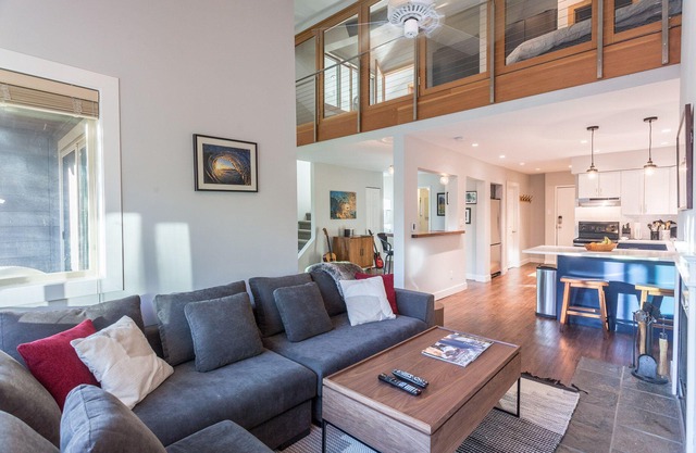 Walk to Gondola! Outstanding for Families - Top Floor Penthouse - Renovated 2020
