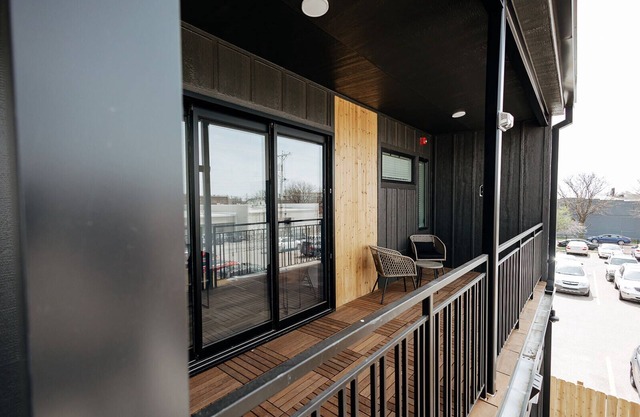 Walk To Intrust Bank Arena! Modern Loft W/W&D!
