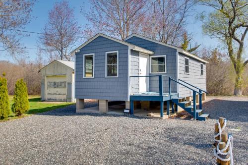 Walk to Long Sands Beach Cottage with Fire Pits!