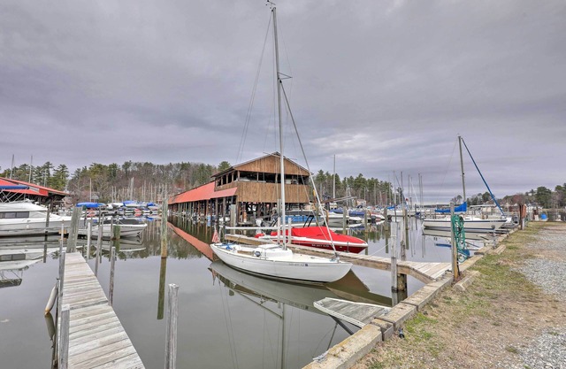 Walk to Marina: Cute Gilford Cottage w/Grill