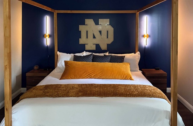 Walk to ND/SMC - Redesigned Condo Sleeps 10