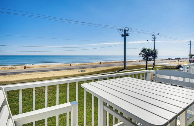 Walk to Ocean: Family Retreat in Ormond Beach!