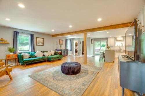 Walk to Putnam Lake Updated Home with Deck