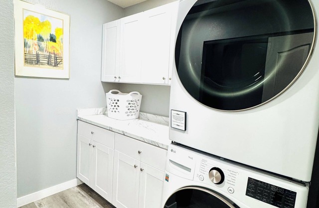 Walk to Starbucks, Anschutz, Dining; 5 King Bedrooms / 5 Full Bathrooms
