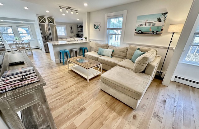 Walk to town/beach/pickleball courts; cozy & clean