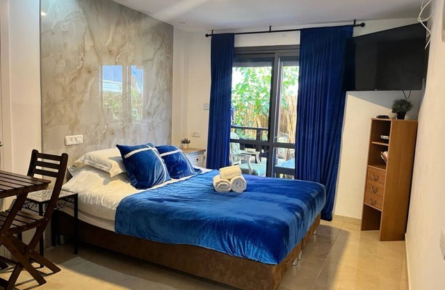 Walk to the beach, Adults, Jacuzzi, Pets friendly & more - Ahuzat Shaul SeaSide