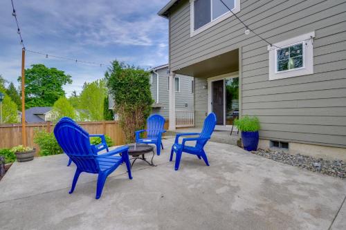 Walk to Trails and Golf Sedro-Woolley Retreat!