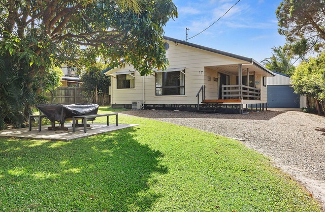 Walking distance to water and Pet Freindly!