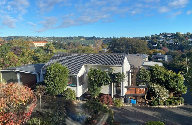 Walking distance to central Nelson, a sun-drenched cottage with views to the sea