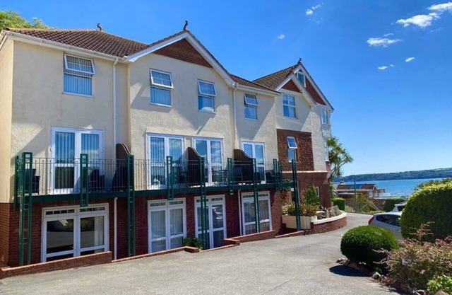 Walking distance to Goodrington and Paignton beach, bars, restaurants and shops.