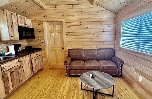 Walking Distance to Lake James: Private Resort Amenities