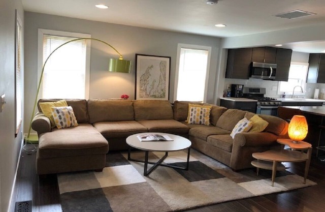 Walking distance to downtown Elk Rapids, Elk Lake and dining