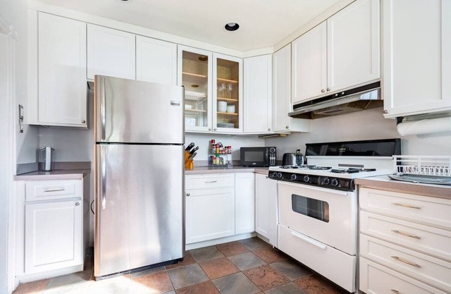 Walking distance to everything Heart of Trolley Sq