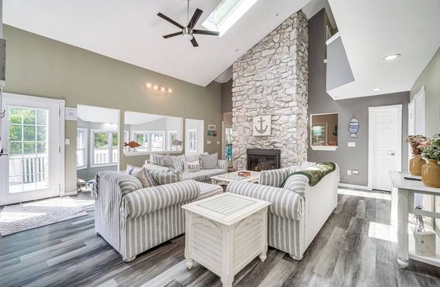 Wallenpaupack Lake Estates: Luxe & Spacious Home