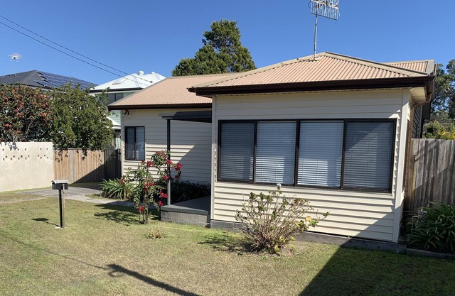 Wamberal Beach Cottage on Ocean View Drive