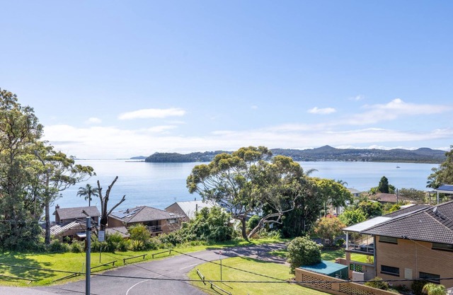 Wanda Up, 80 Randall Dr - spectacular views, aircon and Wi-Fi