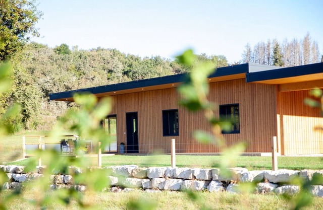 Warm, contemporary wooden house: Le Lodge du Trappon ****