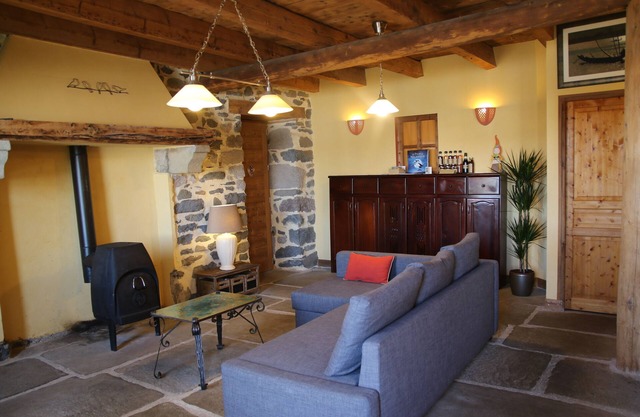 Warm and spacious mountain cottage for 4 to 6 people