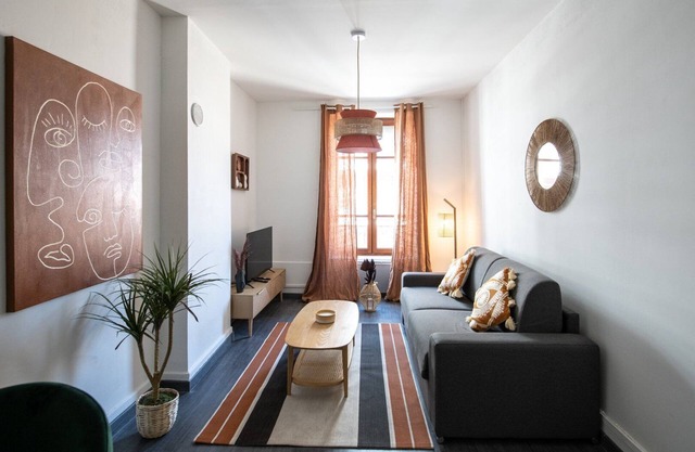 Warm & cosy, close to metro station A Charpennes