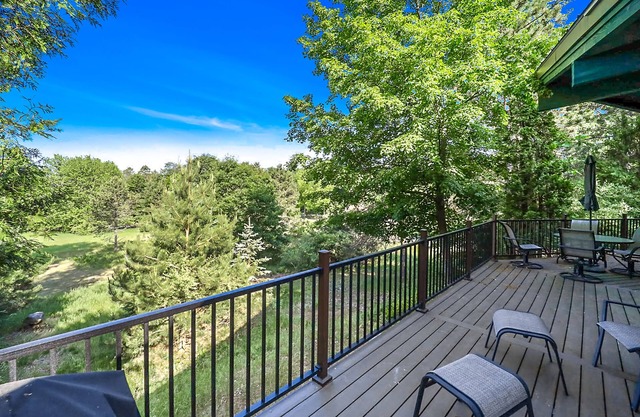 Warm & inviting retreat with a washer/dryer, central AC, fast WiFi, & gas grill