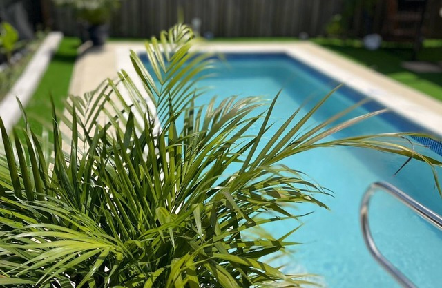 Warm Sunny Cottage with Private Pool