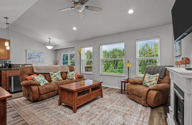 Warm & Welcoming Solar Home on Keizer Quiet Lane