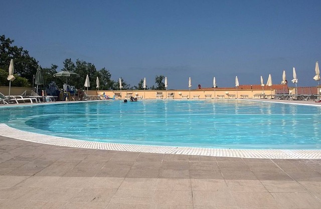 Watching The Horizon in residence with swimming pool for a fee