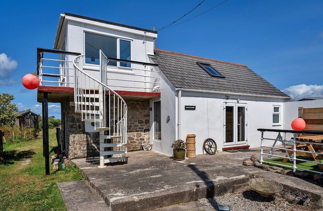 Watchtower in Cornwall with Sea Views