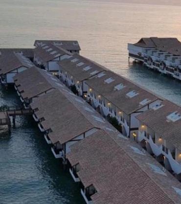 Water Chalet or Premium Tower Seaview Port Dickson , Private Room