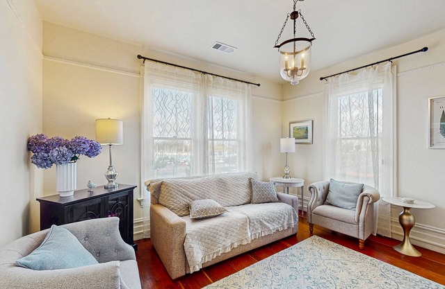 Water-view upstairs Victorian home near the bay - walk to the heart of town
