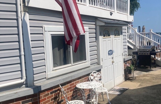 Waterfront 1-bedroom in Law apartment first floor in Sparrows Point , 55TV, AC
