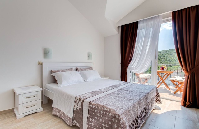 Waterfront 1BR Apart. w Terrace & Fantastic View