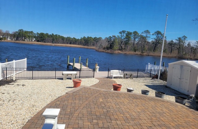 Waterfront! 2-bedroom house with amazing views & all the comforts of home!