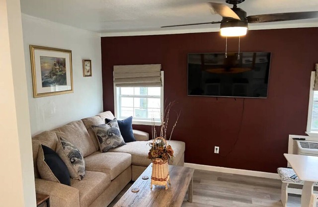 Waterfront 2 Bedroom/Duplex G/Newly Remodeled