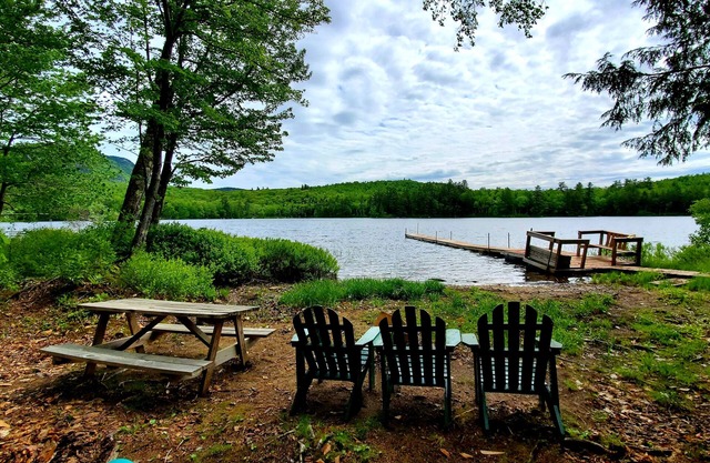 Waterfront and Mountain view a HOT TUB, Unlimited KARAOKE and Pet Friendly!