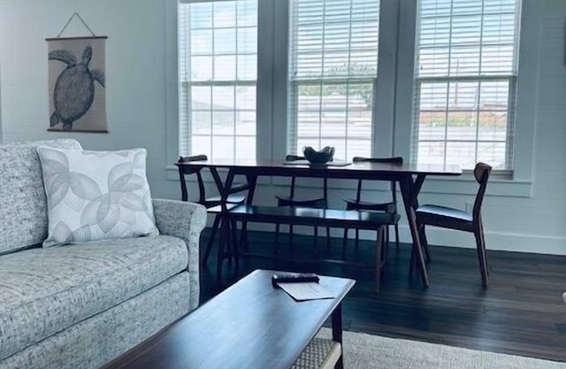 Waterfront apartment with lovely views in walkable location