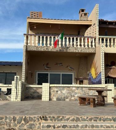 Waterfront beach house! La Casita de la 3ra Edad