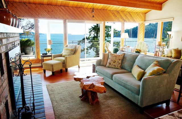 Waterfront~Beach~Panoramic Sea Views~New Kitchen~Lrg Sunny Seaside decks~BBQ