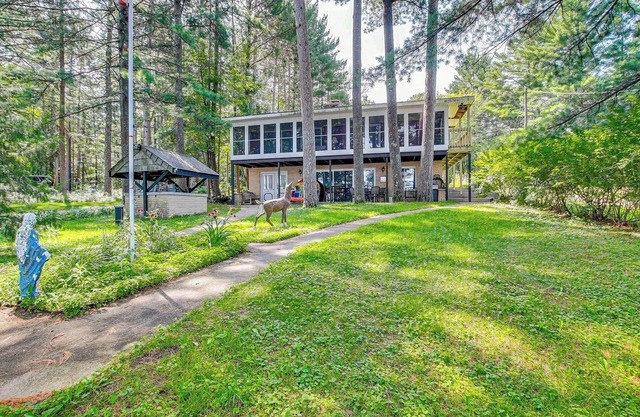 Waterfront Berry Lake Getaway w/Sunroom!