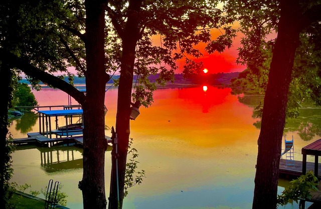 Waterfront, Boat Dock, Great Fishing - Long Term Renters Welcome - Sleeps 9