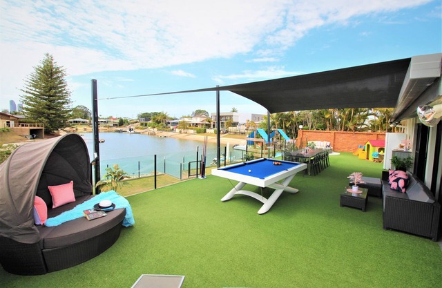 ^ Waterfront Broadbeach Abode ^ Child and Pet friendly