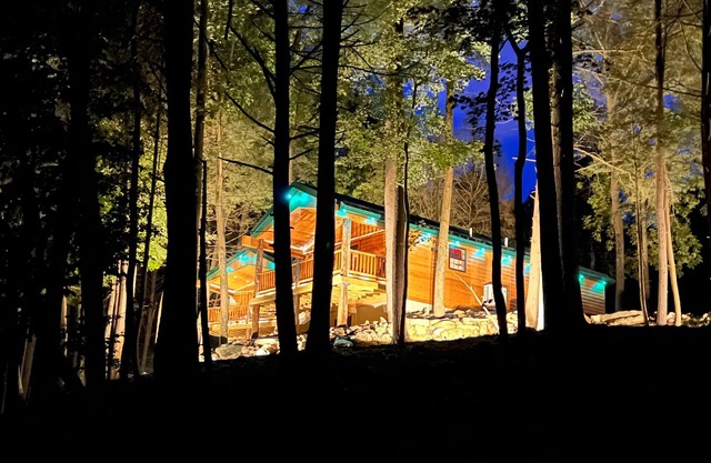 WATERFRONT CABIN PRIVATE BEACH HOT TUB FIRE RING FISH HIKE KAYAK