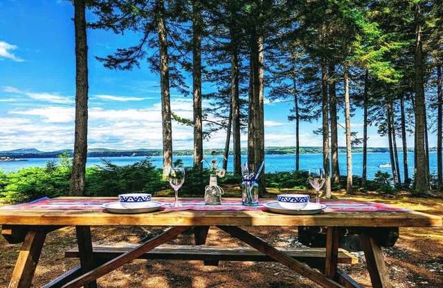 Waterfront, cabin, fire pit, romantic, hiking, heat/AC, Couples Cove Cottage
