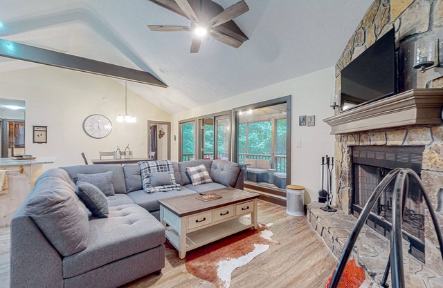 Waterfront cabin with, fireplace, pool table, grill & firepit