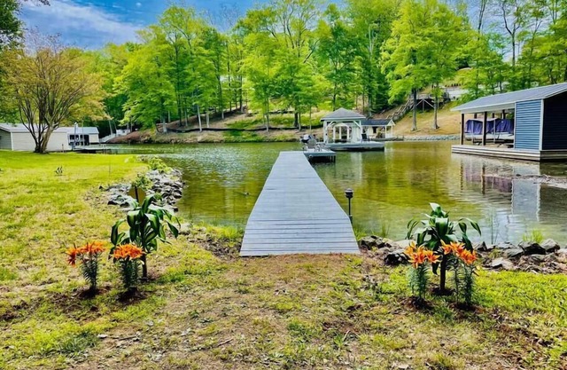 Waterfront: Caiman Cove