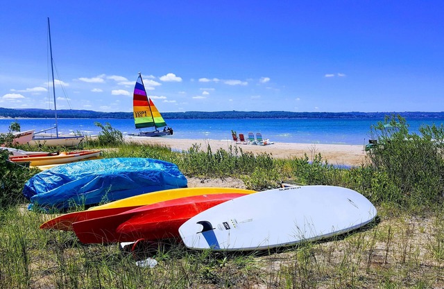 Waterfront Condo On Little Traverse Bay. Beaches, Tennis,Near Golf And Ski