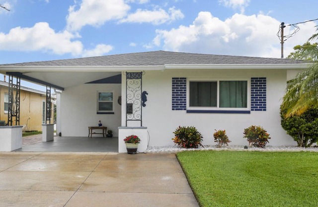 Waterfront Cottage, 2 bd, 1 Ba, Tandem Kayak, 2 SUPs, 4 Bikes, Dock and Lift