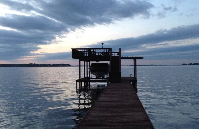Waterfront Cottage: Calm, Open Water Views (canoe and kayaks available)